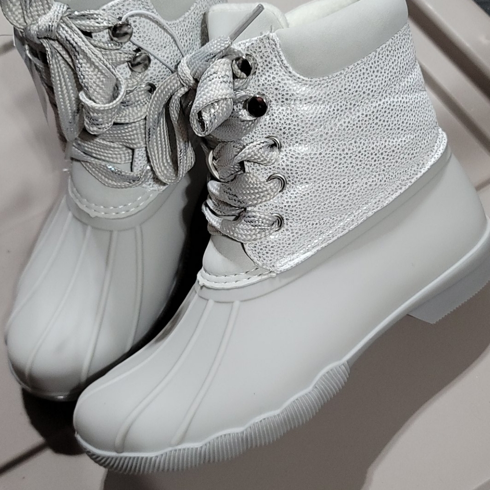 Womens Justice Snow Boots, NWT